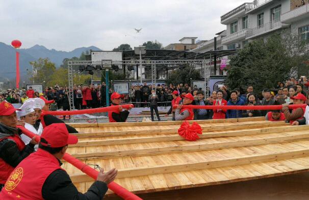 江西芦溪新泉乡农民成功制作世界最大豆腐